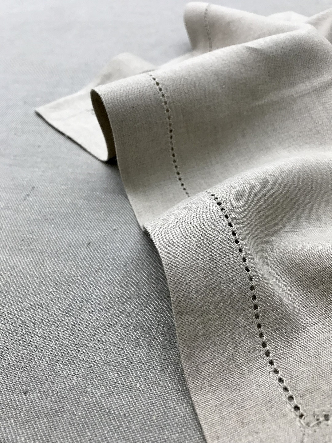 Reinleinen Stoffserviette 269 mit Lochsaum